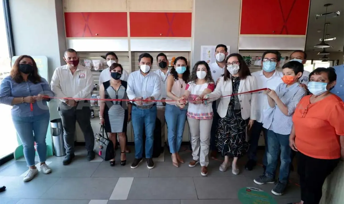 Inauguración de la Tienda Social Punto Tuxtleco número 17, dentro de la tienda VIPS Poniente. Cortesía