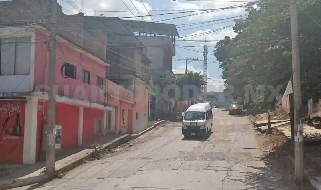 Los colonos piden que se rehabilite la vía principal, ya que es donde circula el transporte. José Ortega / CP