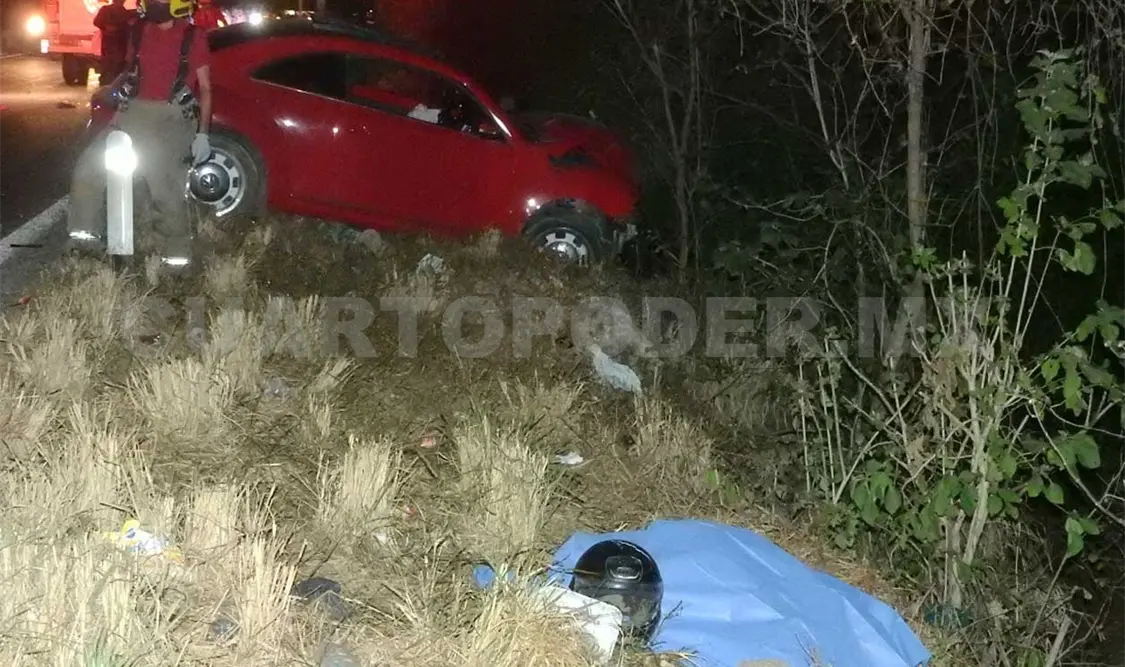 Autoridades indicaron que en el accidente perdió la vida al instante el conductor de la motocicleta. Ulises López / CP
