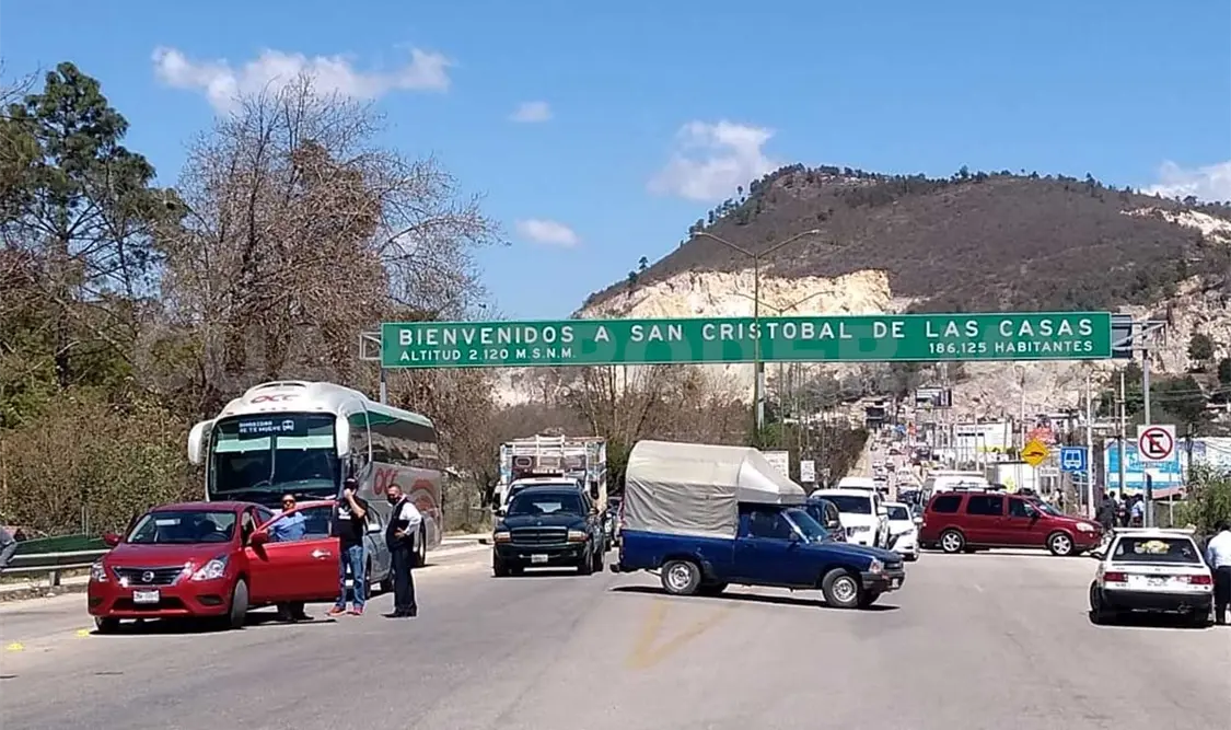 Bloquean carretera por crisis de agua