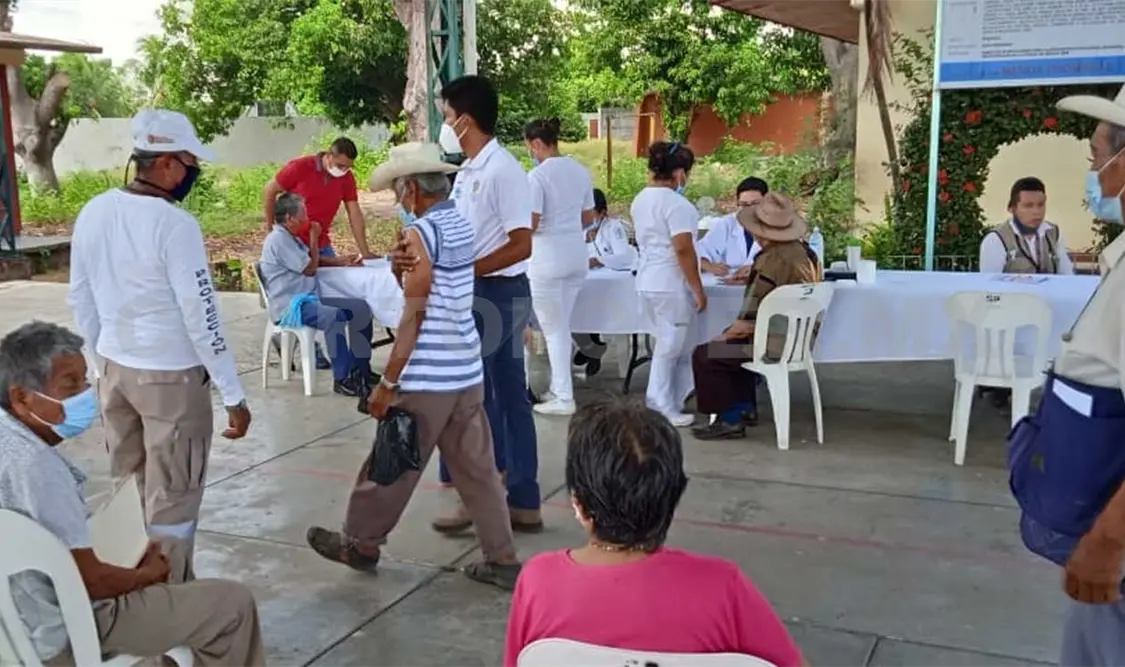 Cubren vacunación en municipios fronterizos