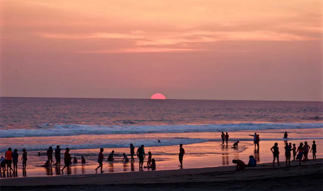 Playas abarrotadas pese a pandemia