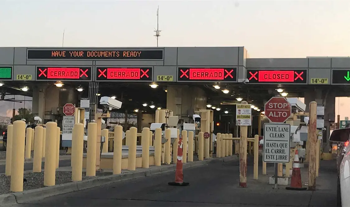 México anuncia restricciones en fronteras