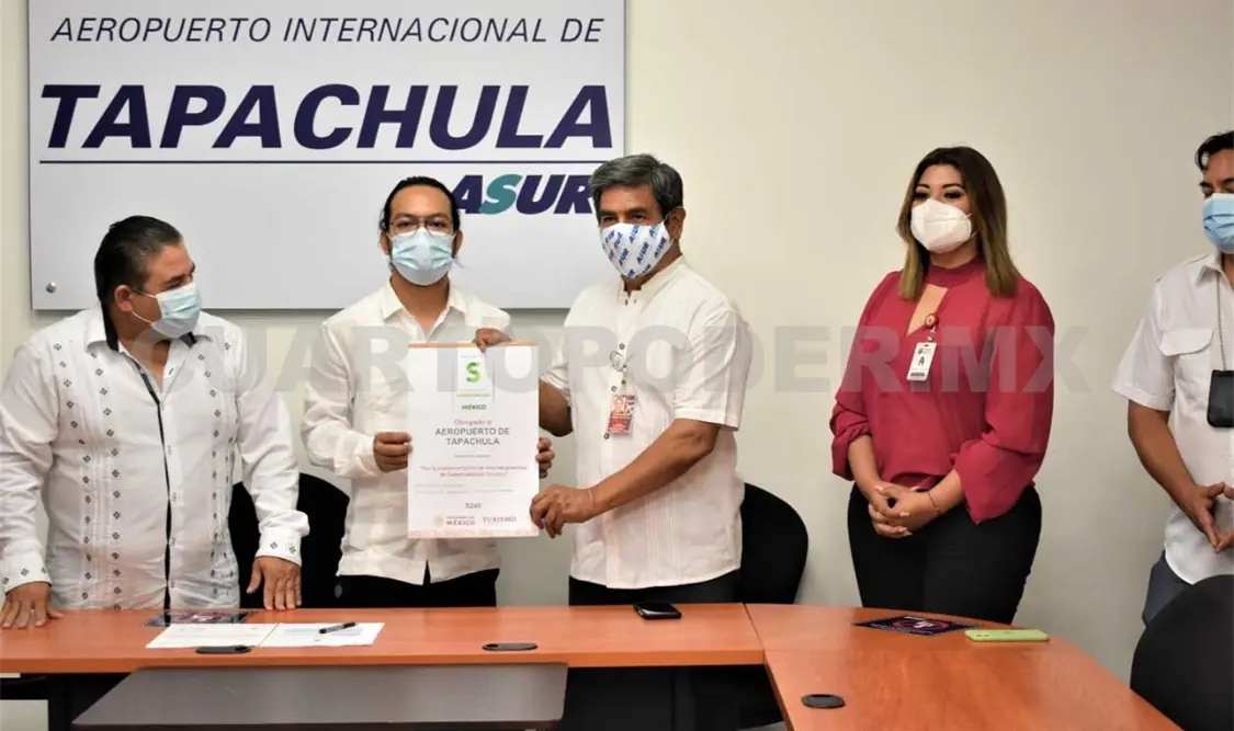 Atestigua edil entrega de Distintivo “S” al aeropuerto