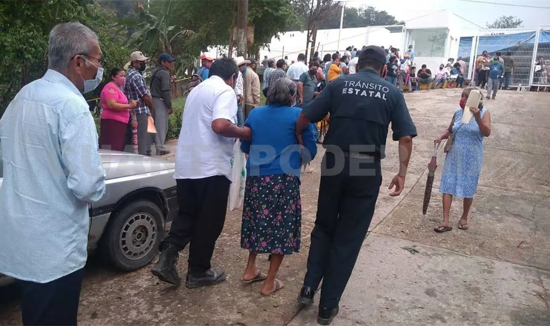 Vigilan módulos de vacunación covid-19 en Salto de Agua