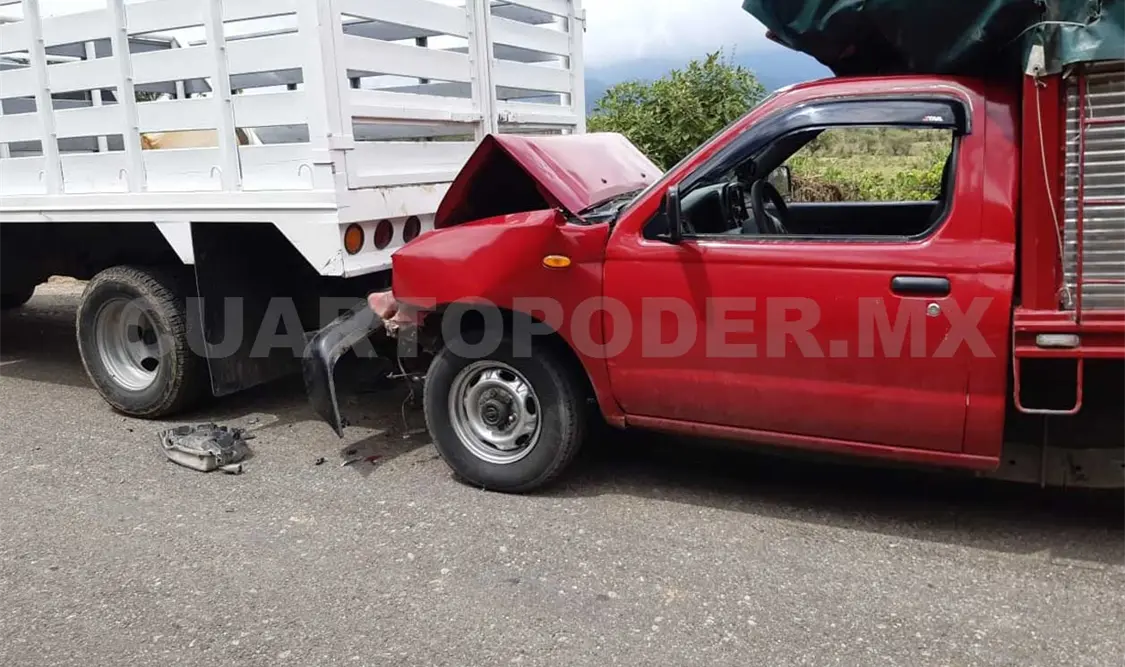 Se estrella Estaquitas en camión; siete lesionados