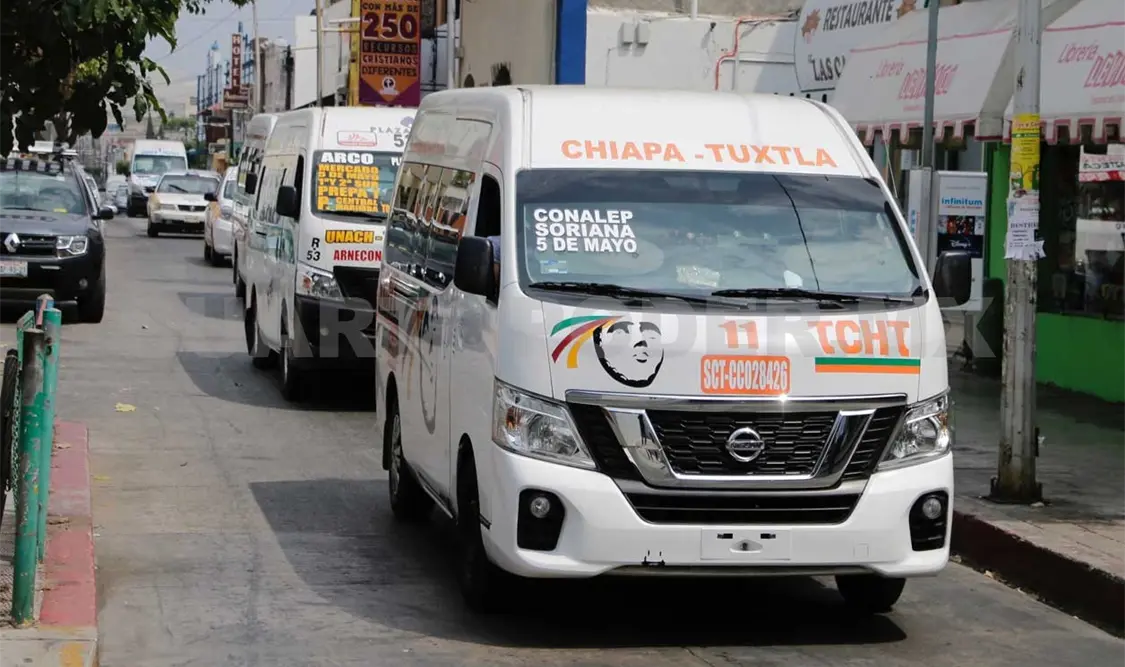 Los conductores deben cumplir con la capacidad de operar las unidades que conducen, y son contratados desde los 25 hasta los 60 años de edad. Diego Pérez / CP