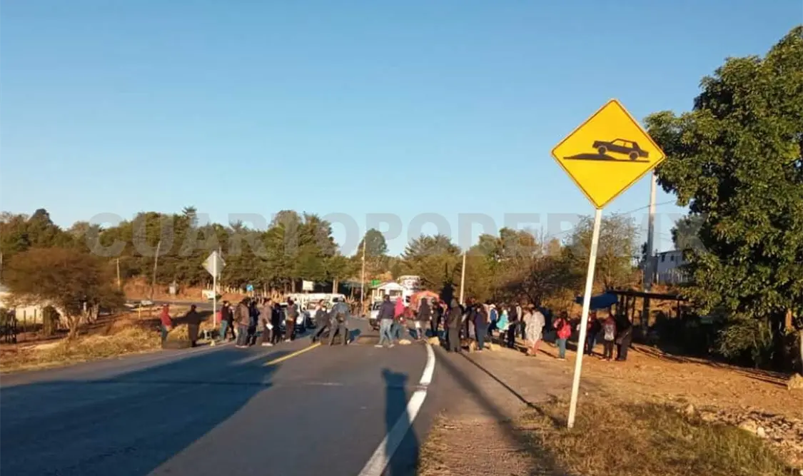Desalojan a manifestantes en tramo carretero