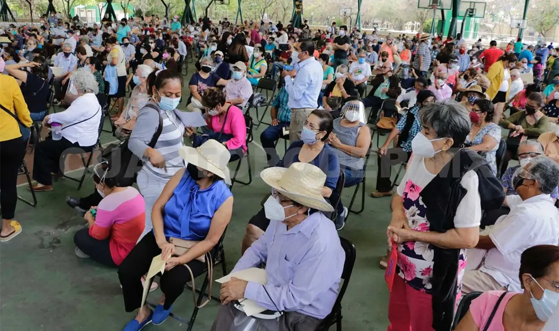 Personas vacunadas no deben relajar cuidados