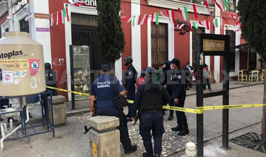 Se enfrentan ambulantes y empleados de negocios
