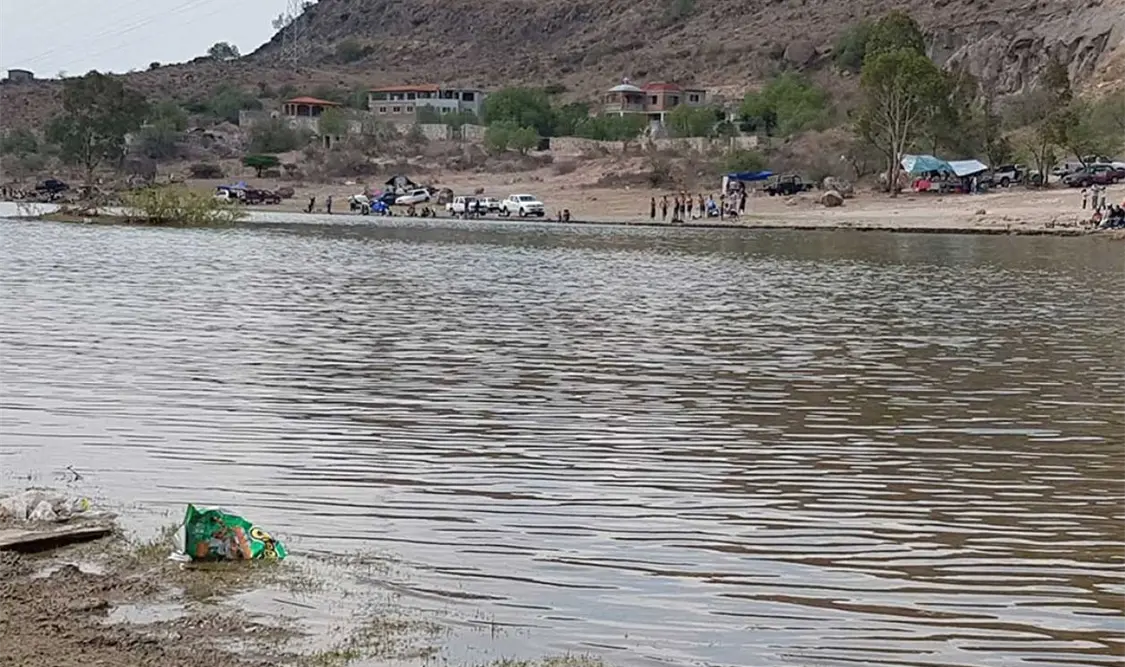 En los “días santos” es cuando más personas van a reunirse con familiares cerca de los cuerpos de agua. Cortesía