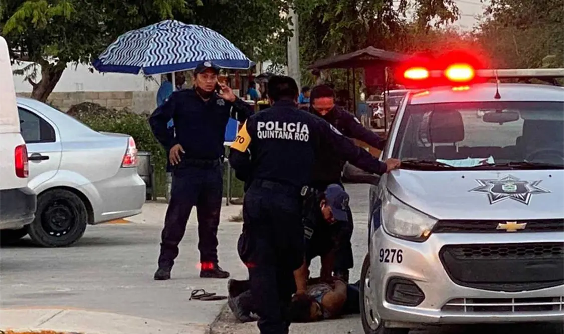 Muere mujer mientras era sometida por policías
