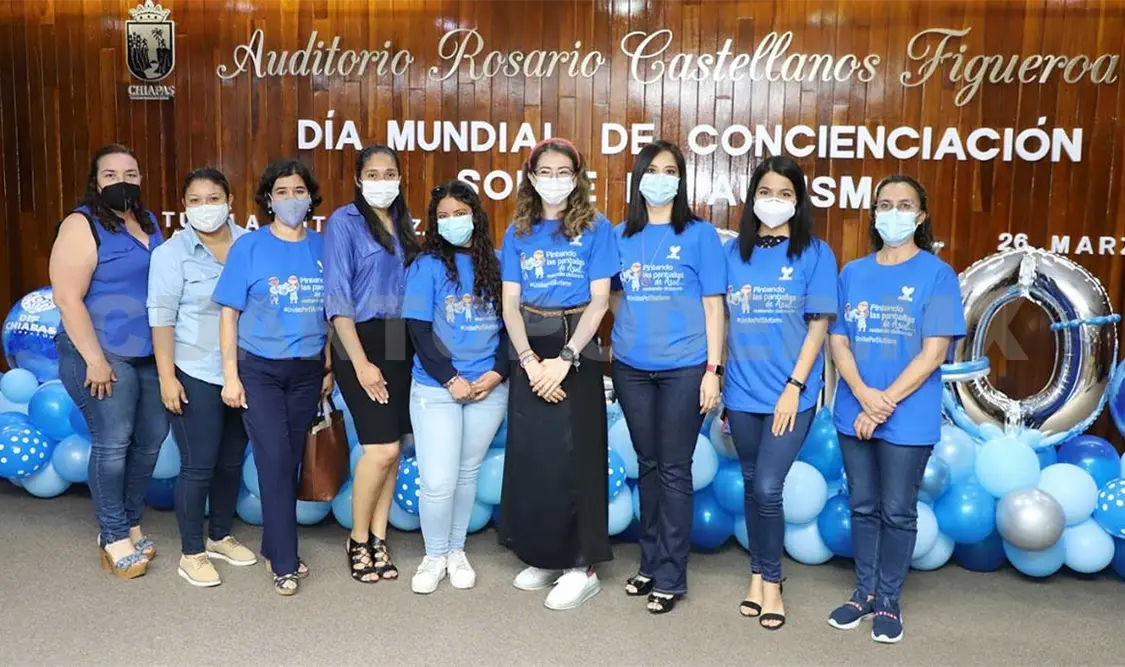 Se viste de azul al estado en favor del autismo