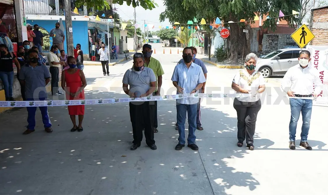 Familias reciben obra de pavimentación mixta