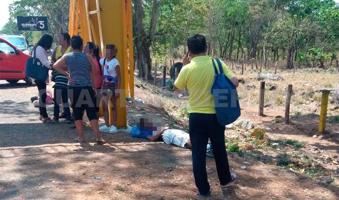 Lo asesinan delante de su familia para robarle moto
