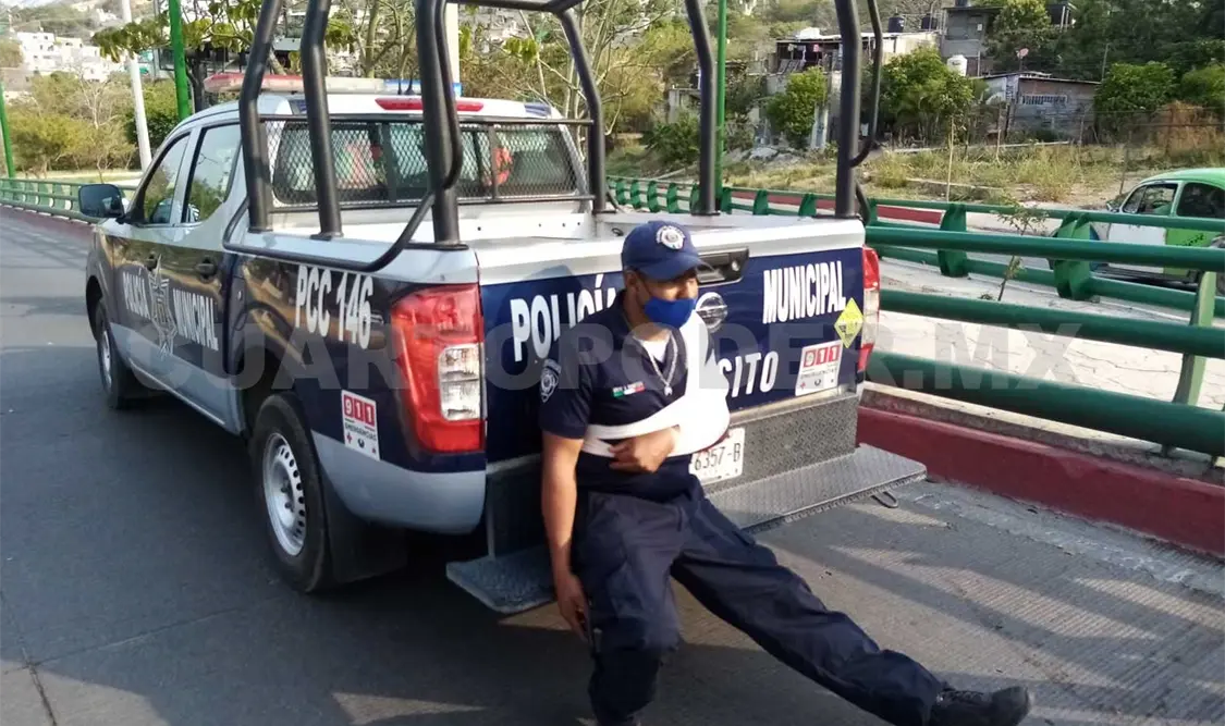 Policía de Tránsito es impactado por Spark