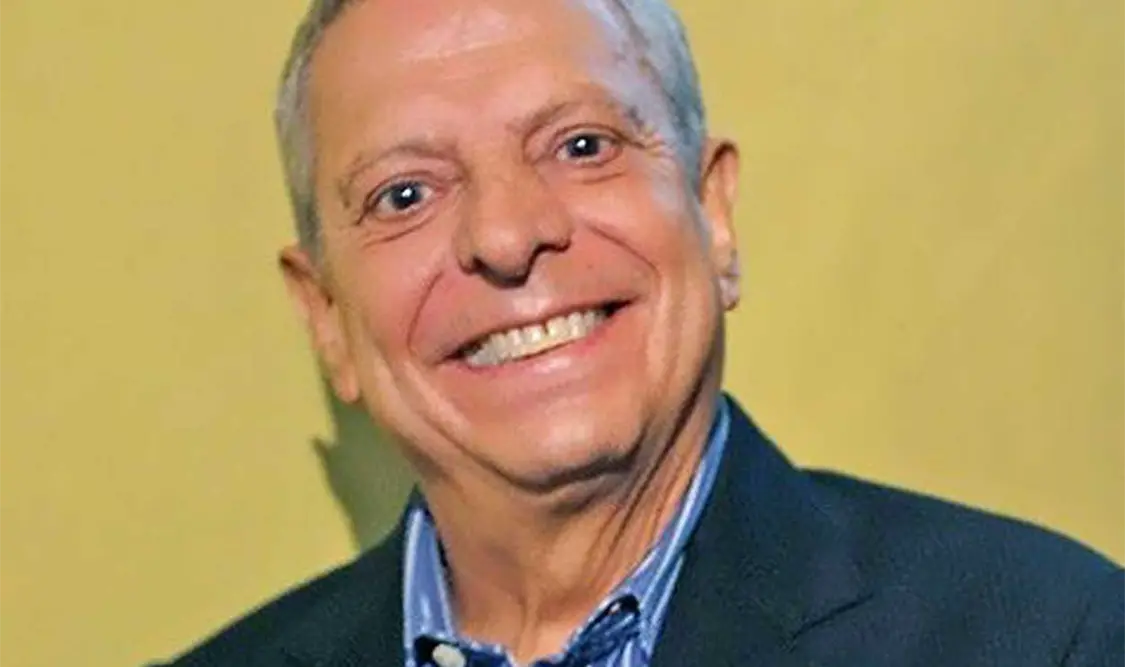 César Bono pide al público ir al teatro