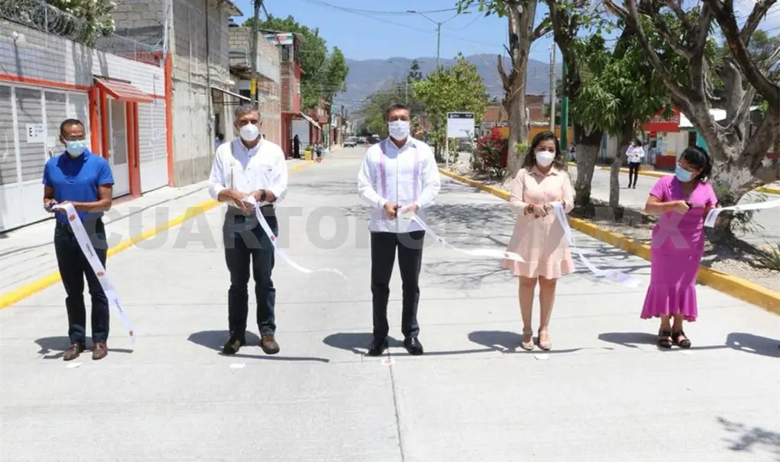 REC inaugura calle con concreto hidráulico