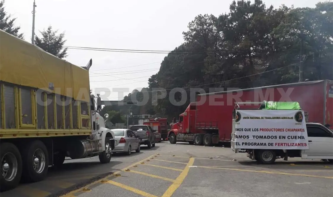 Campesinos bloquean San Cristóbal-Teopisca