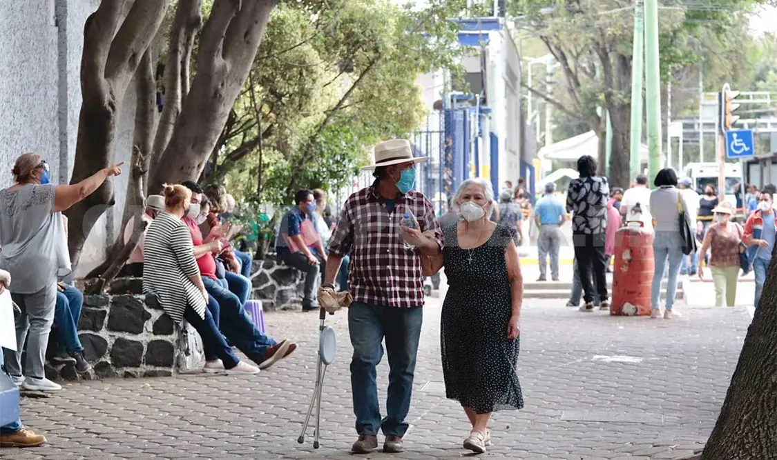 Algunas personas de la tercera edad no pudieron asistir en los días que les correspondía vacunarse. El Universal