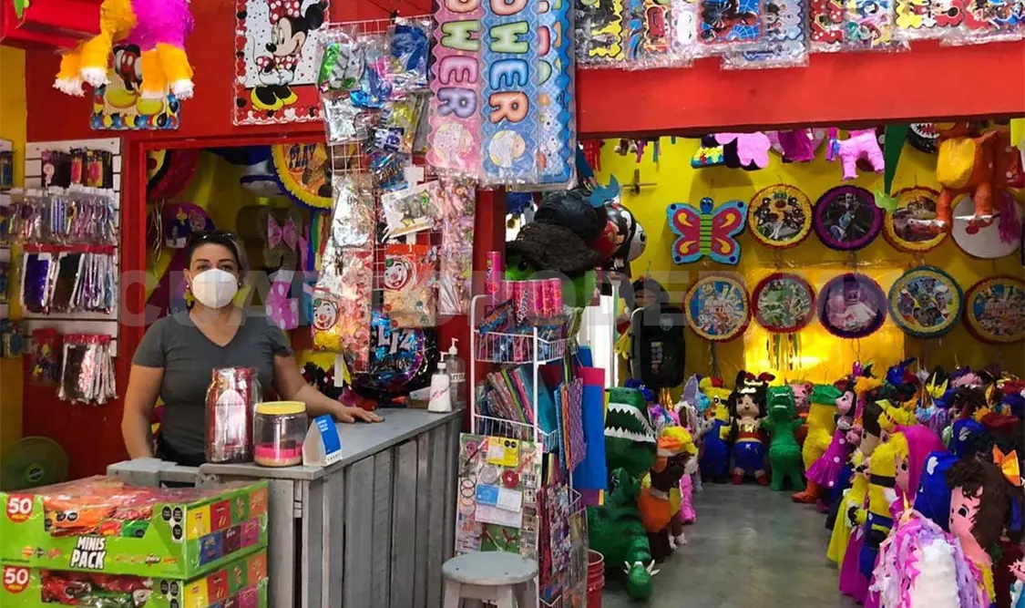 Las piñatas tienen costos que van desde los 60 hasta los 180 pesos, dependiendo del gusto de los compradores. José Ortega / CP