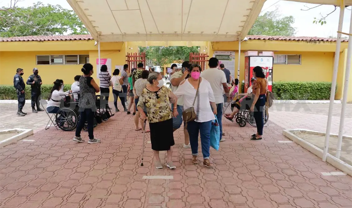 Poca afluencia en sede de vacunación