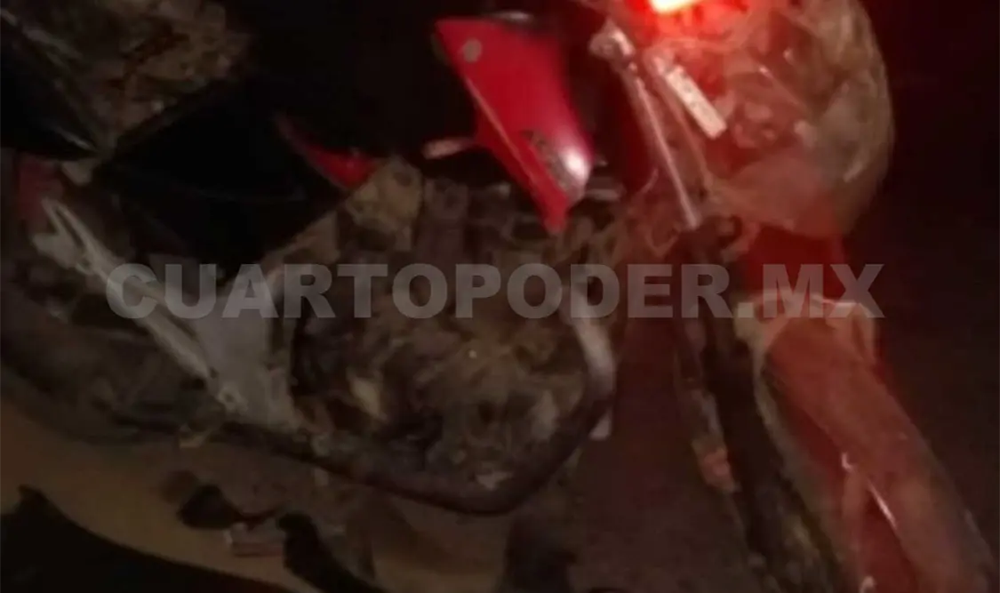 Muere motociclista impactado por cañero