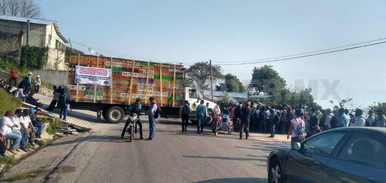 Realizan bloqueo en la carretera a Ocosingo