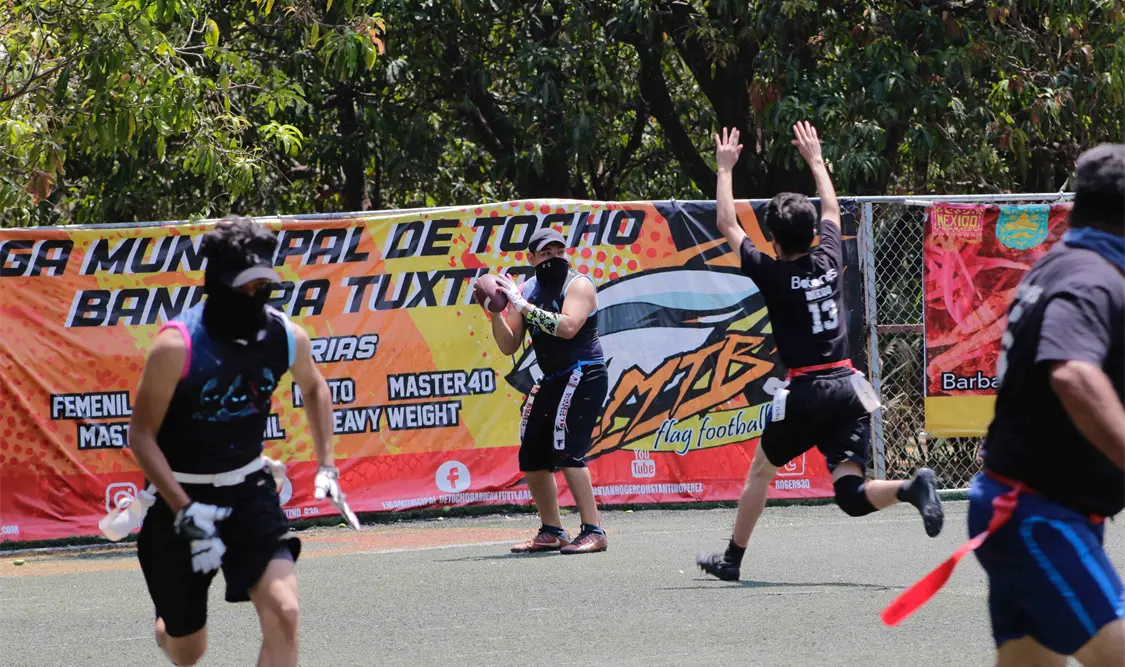 Fin de semana de intensa actividad en el emparrillado sintético del parque Caña Hueca, con acciones de la semana 3 de los torneos mixtos. Diego Pérez/CP