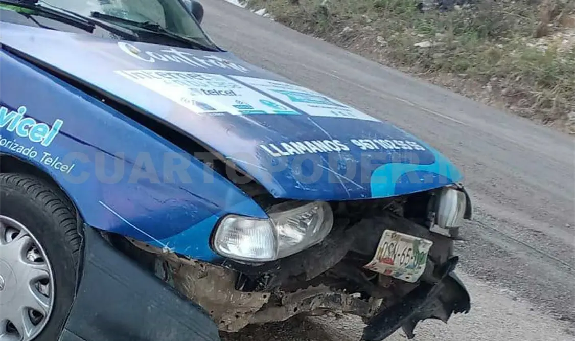 Se estrella contra paredón y resulta herido del rostro