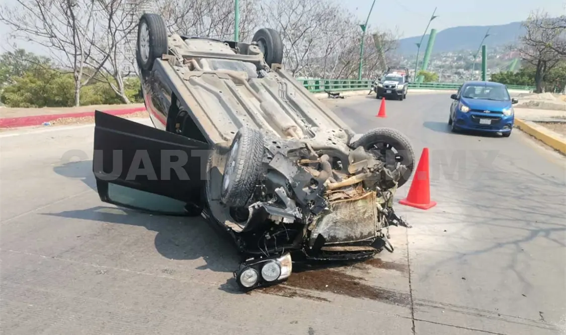 Sonic vuelca y mujer al volante resulta ilesa