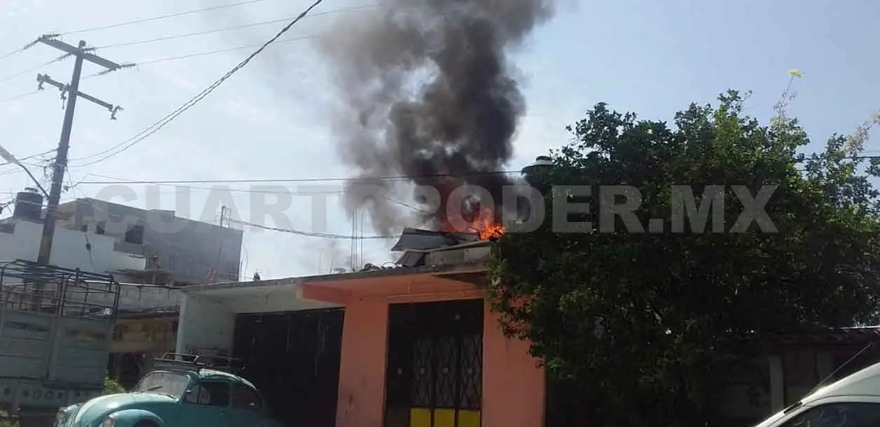 Cortocircuito provoca incendio en domicilio