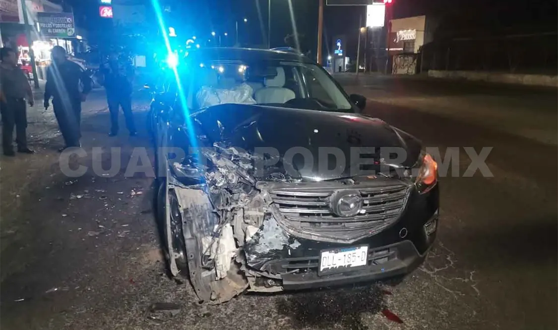 Mujer resulta lesionada en aparatoso accidente