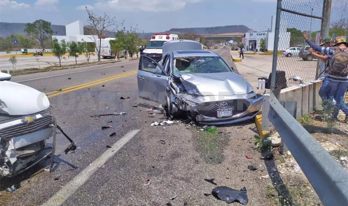 Muere motociclista en aparatosa carambola