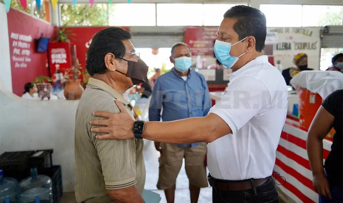 Llaven Abarca agradeció el recibimiento de las y los locatarios del mercado “12 de Octubre” en Plan de Ayala, en Tuxtla Gutiérrez. Cortesía