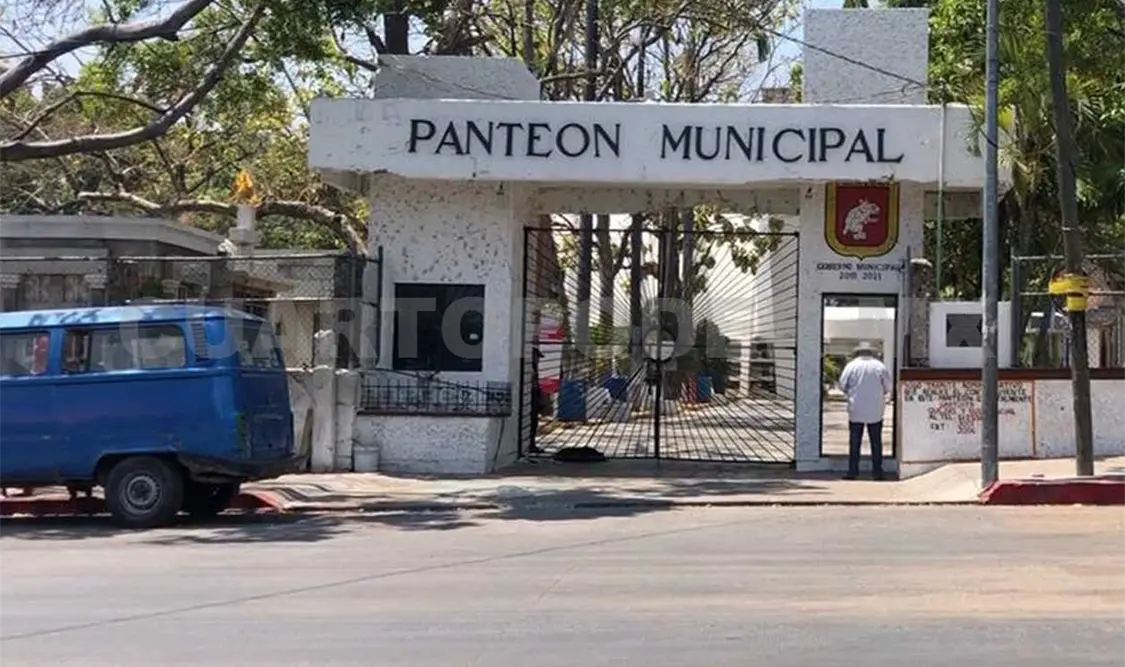 Las autoridades invitaron a la población a realizar el pago del mantenimiento de los lotes con el cual se brindan servicios a los panteones de la capital. José Ortega / CP