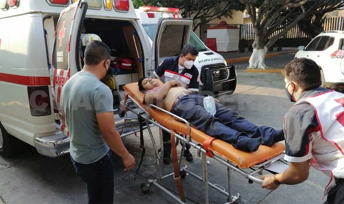 Resulta con un balazo al manipular un revólver