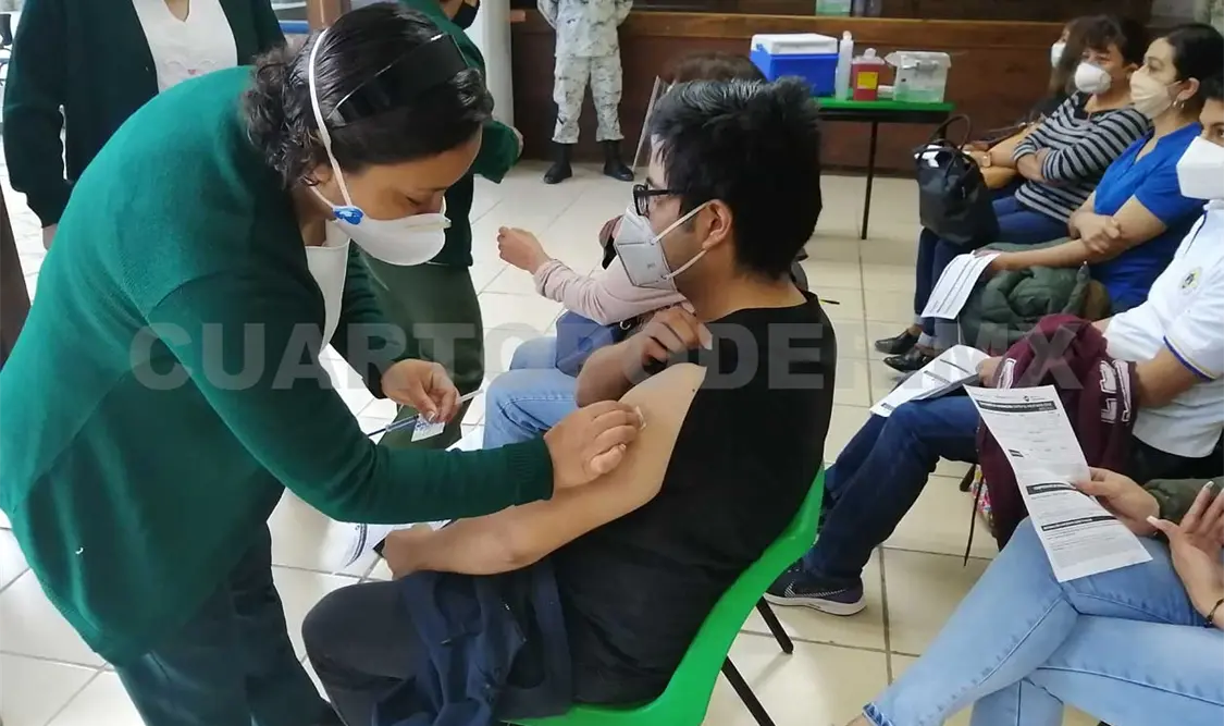 Continúa alta la afluencia en vacunación a docentes