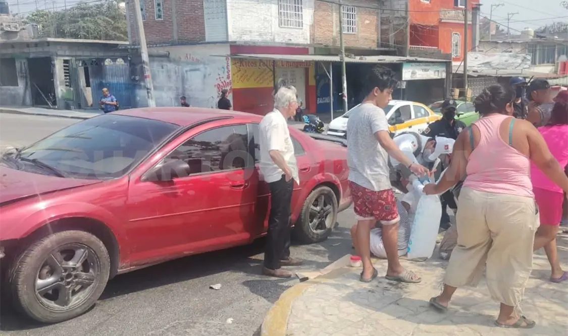 Dos personas lesionadas en accidente de tránsito