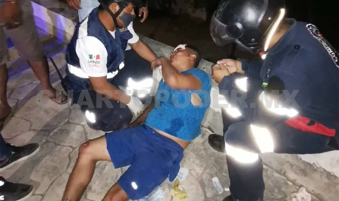 Impactan a joven y termina malherido