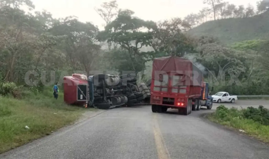 Miles de pesos en pérdidas materiales por volcadura