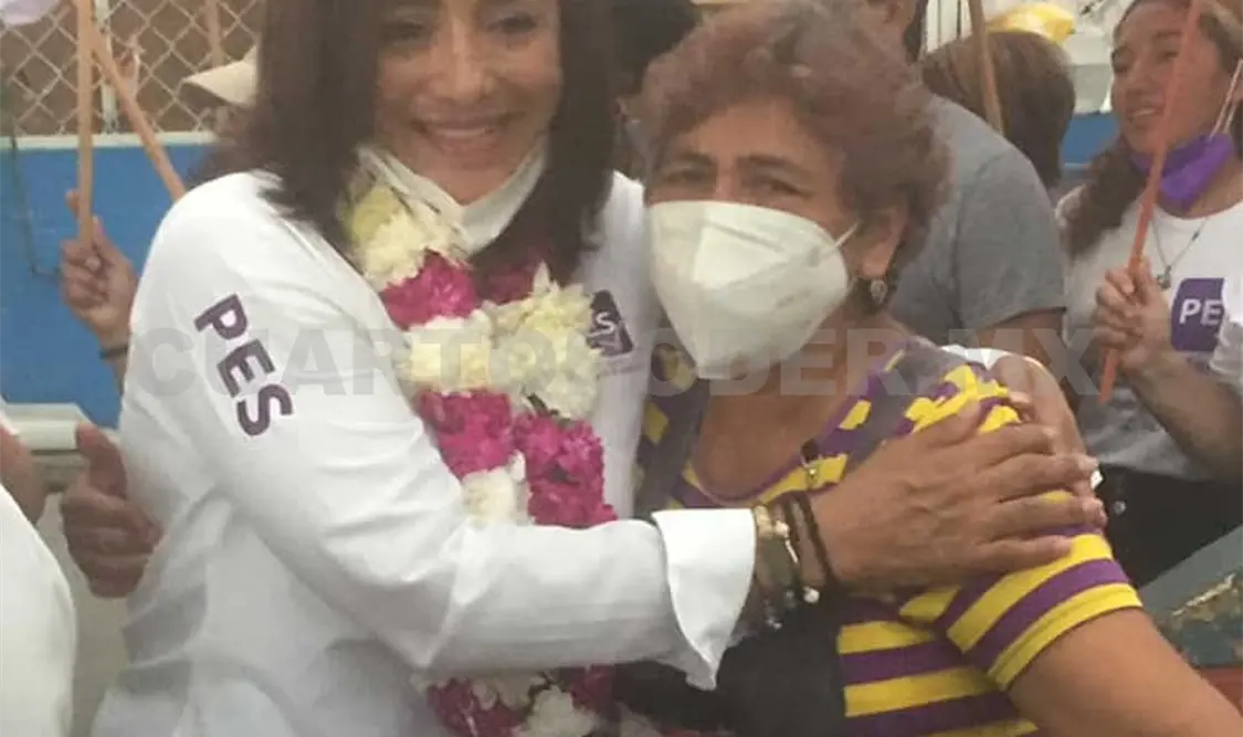 Candidata realiza campaña sin cubrebocas