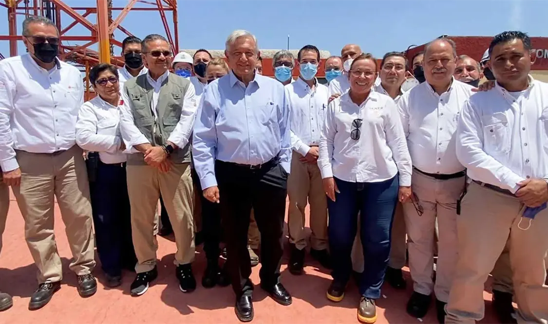 AMLO supervisa avances de refinería