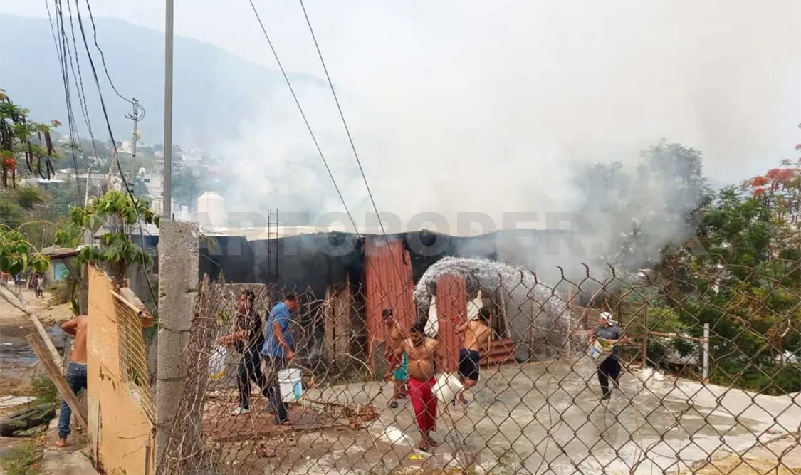 Se incendia vivienda en la colonia Capulines