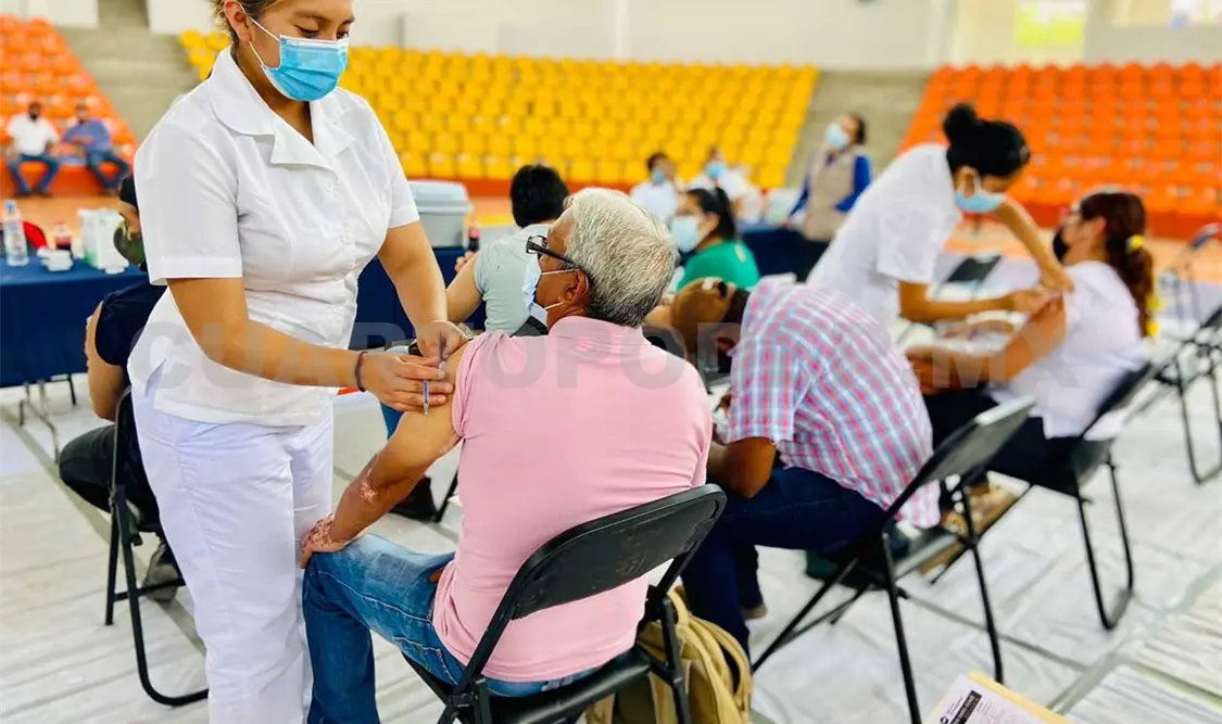 El 99 % de vacunados no ha tenido reacciones: IMSS