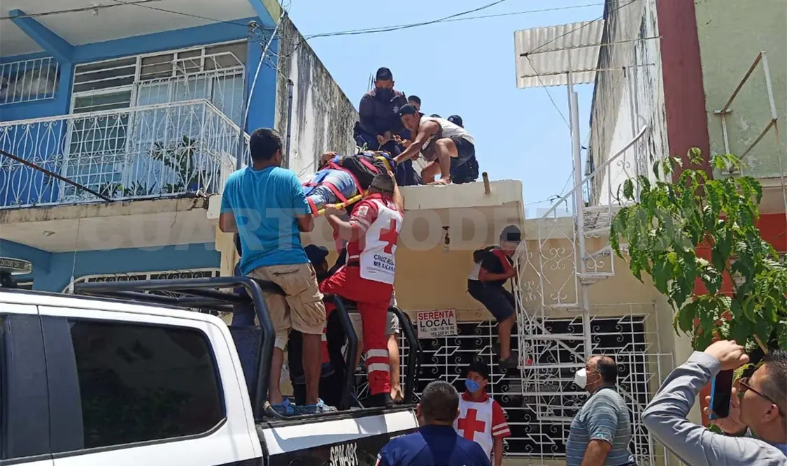 Se electrocuta sujeto y termina hospitalizado