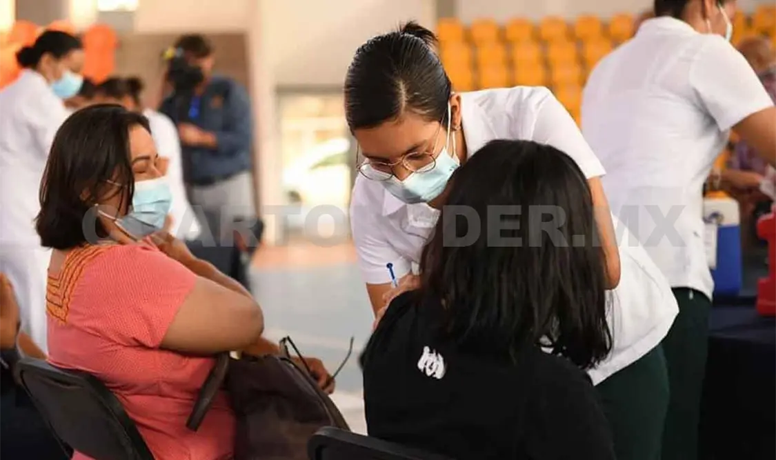 Inoculan a más de 52 mil en sedes de la Unach
