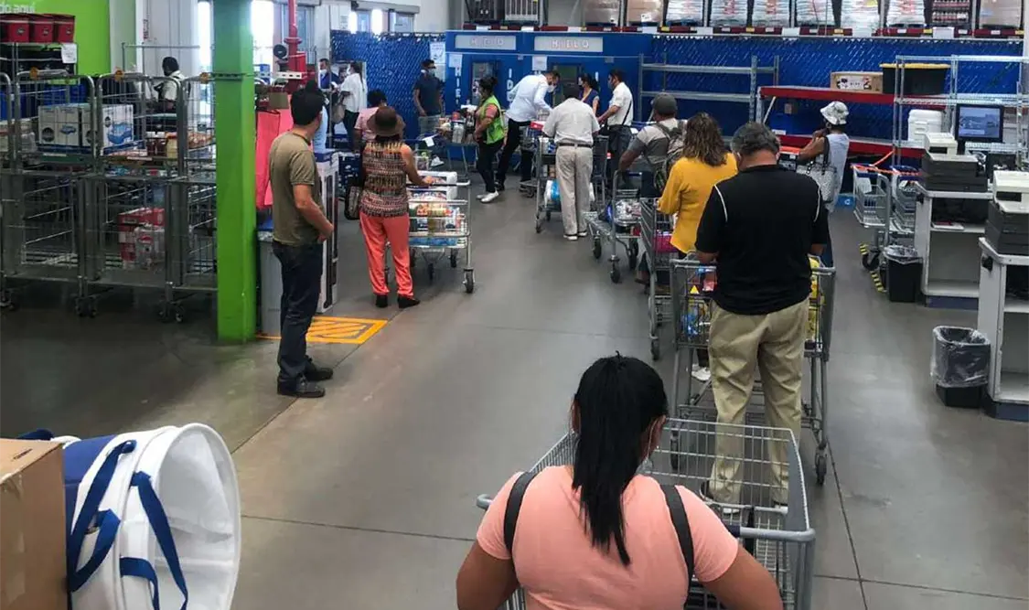 Prohíben a tiendas revisar tickets