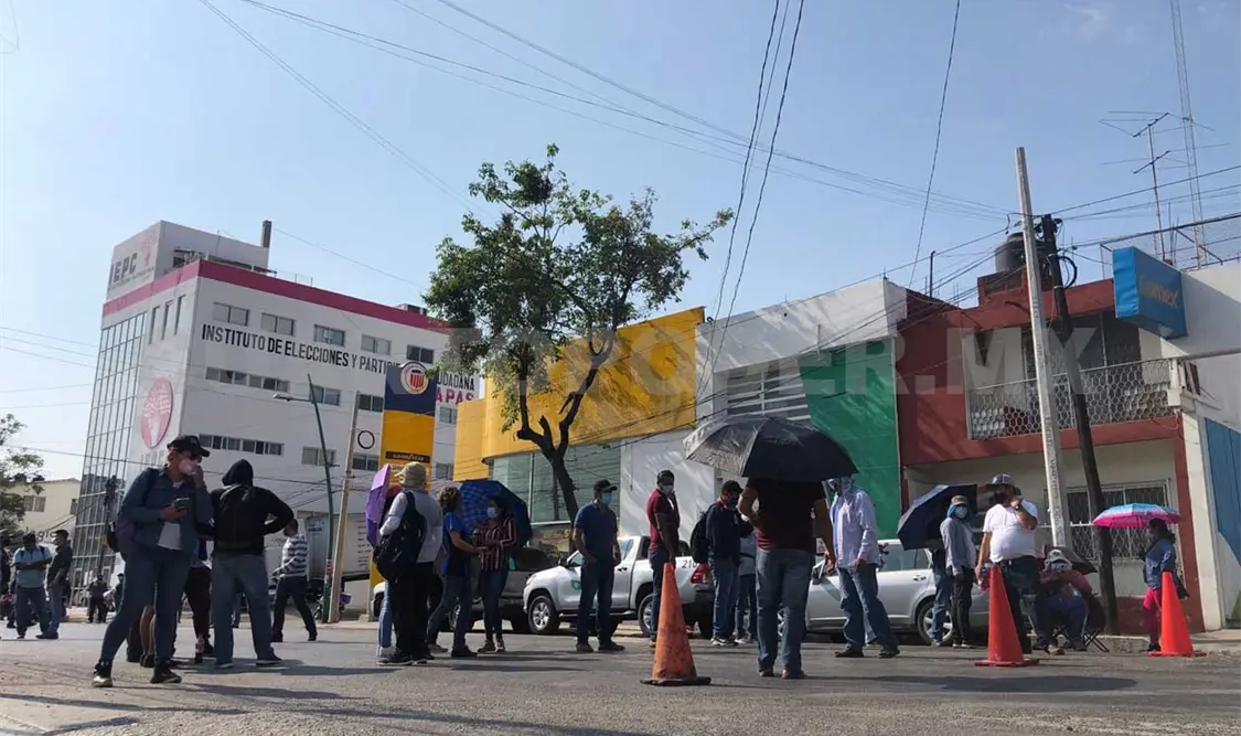 Bloquean alrededores del IEPC