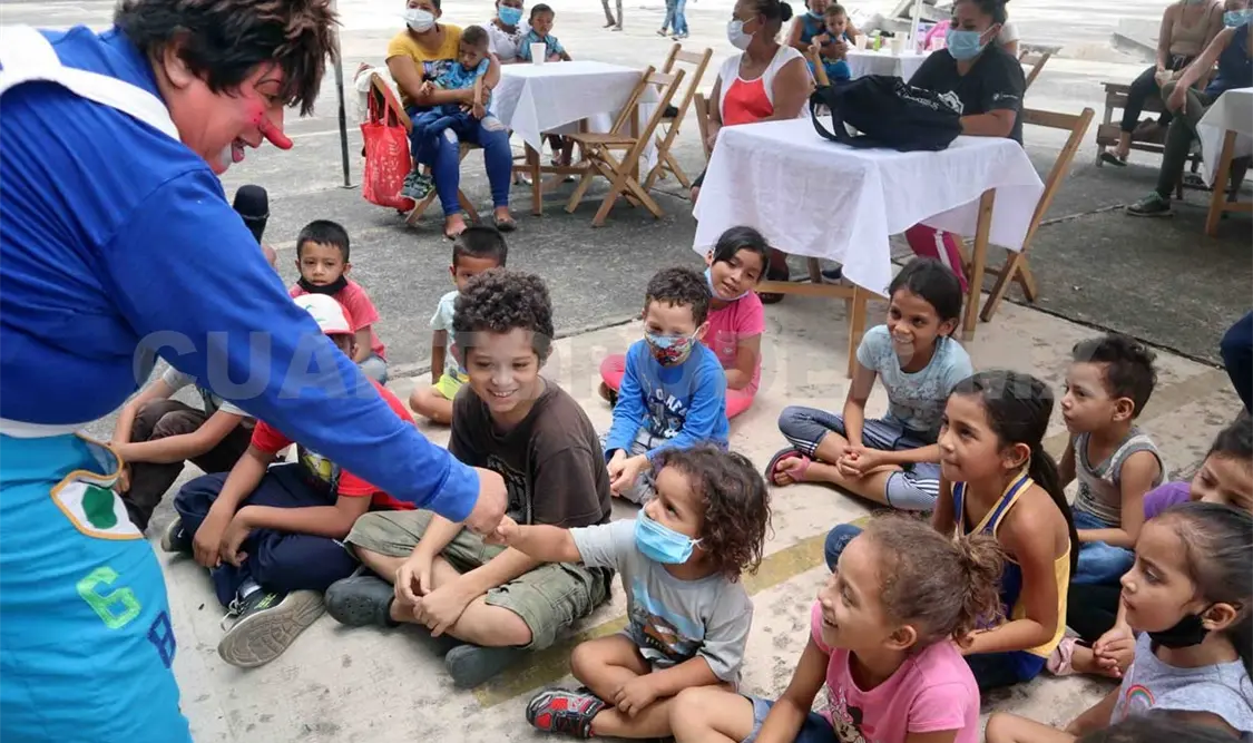 Niños y mujeres migrantes saturan albergues